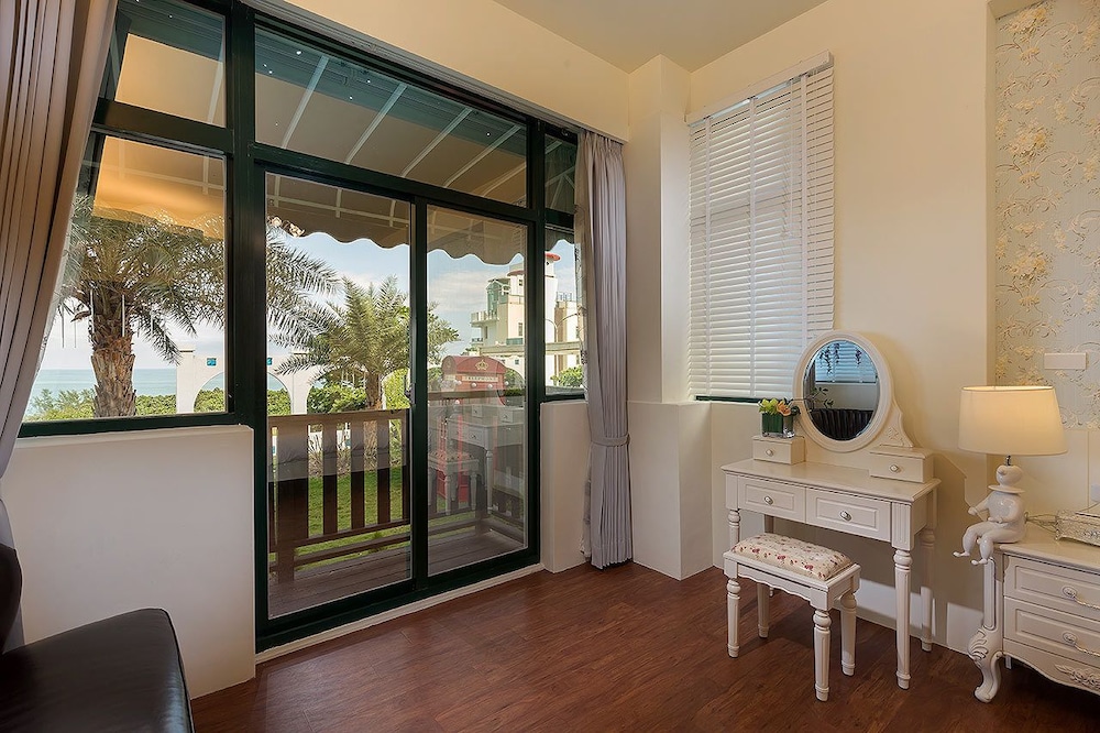 Honeymoon Double Room, 1 Bedroom, Ocean View (101) photo 2