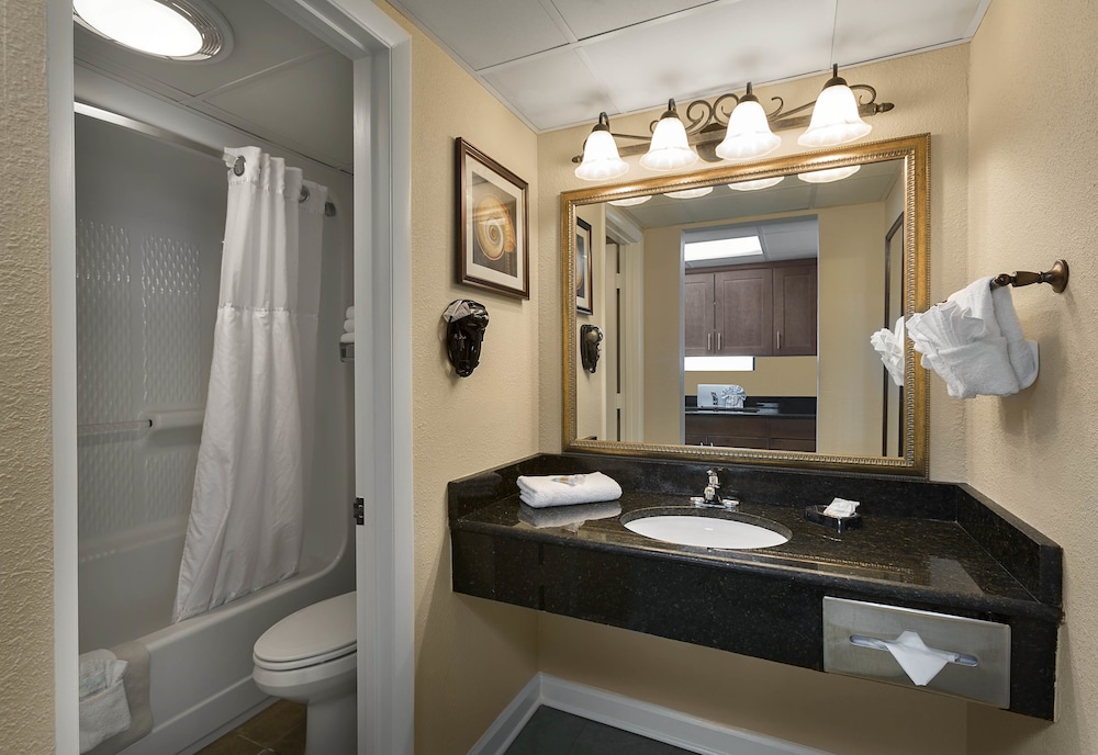 Lowrise Oceanfront Room, 2 Queen Beds, Stair Access Only - Photo 4