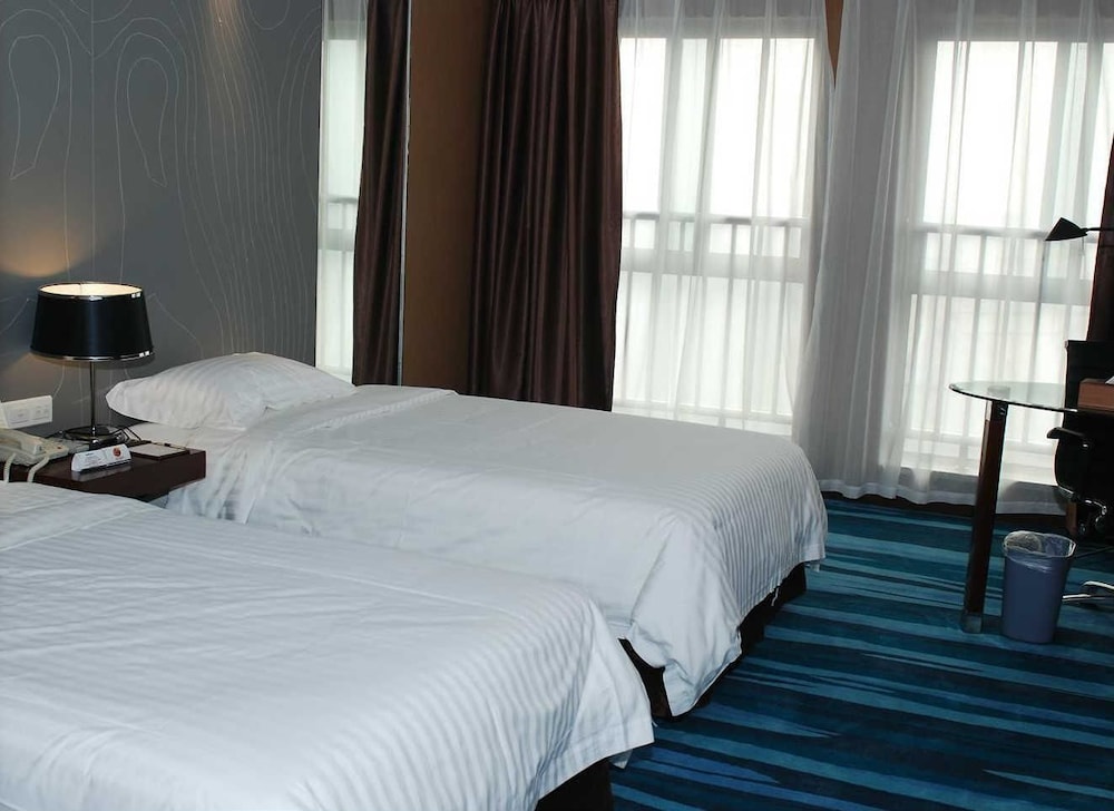Twin Room (Super Sassy)