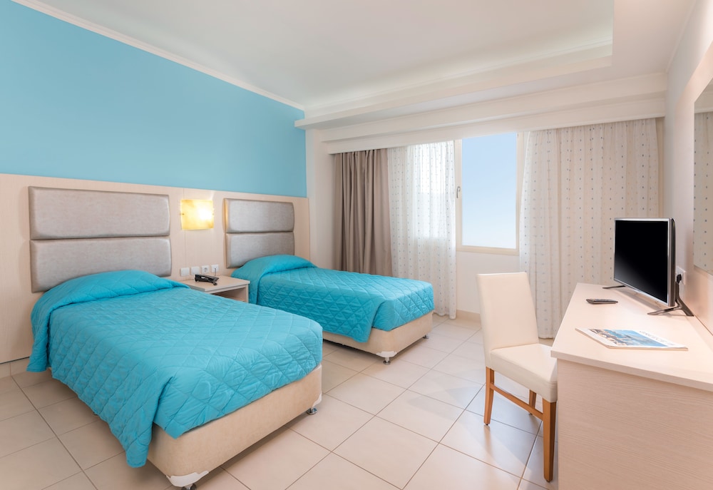 Superior Double or Twin Room, Sea View photo 3