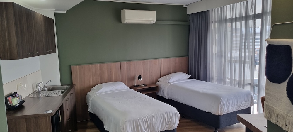 Standard Twin Room - Photo 9