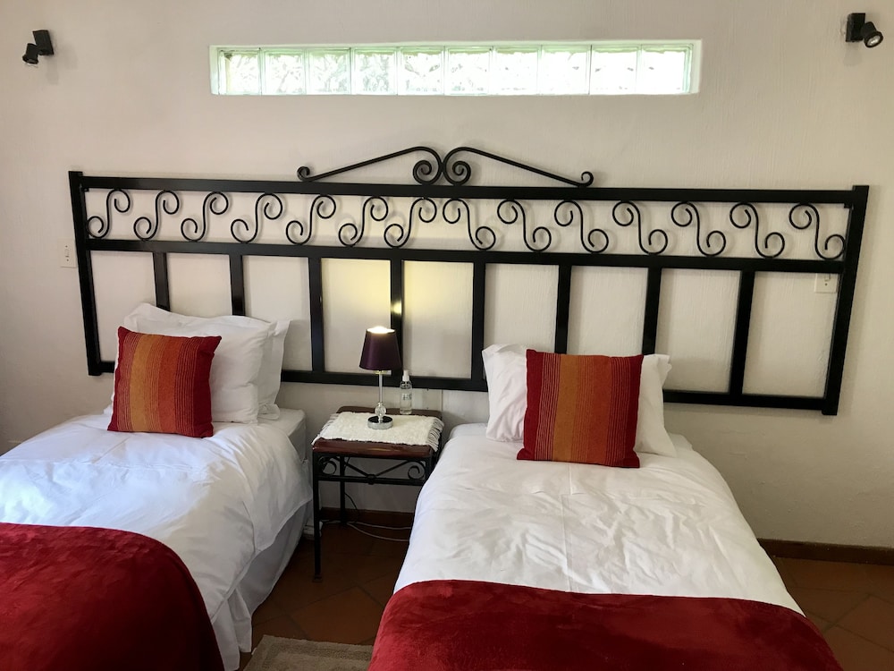 Luxury Room, 1 Bedroom, Garden View, Poolside photo 1