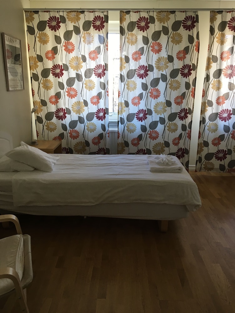 Economy Single Room, Shared Bathroom photo 1