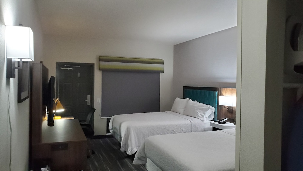 Two Queen Beds Room - Photo 2