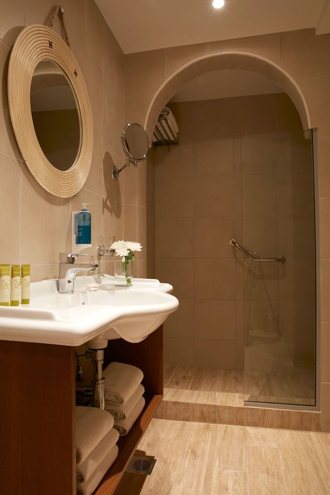Elegant Room - Photo 4