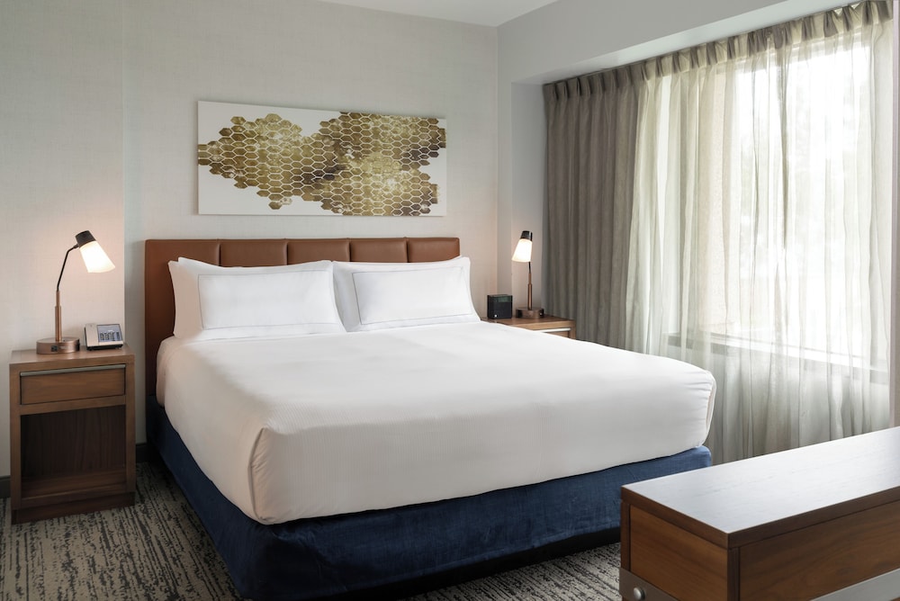 Suite, 1 King Bed (2 Room) - Photo 2