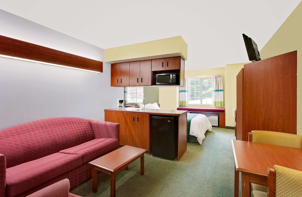 Studio Suite, 1 Queen Bed, Non Smoking - Photo 1