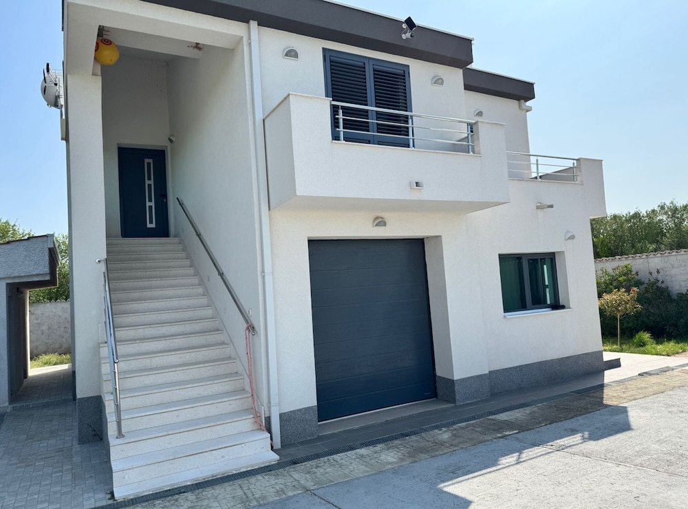 House (Holiday Home Eros)