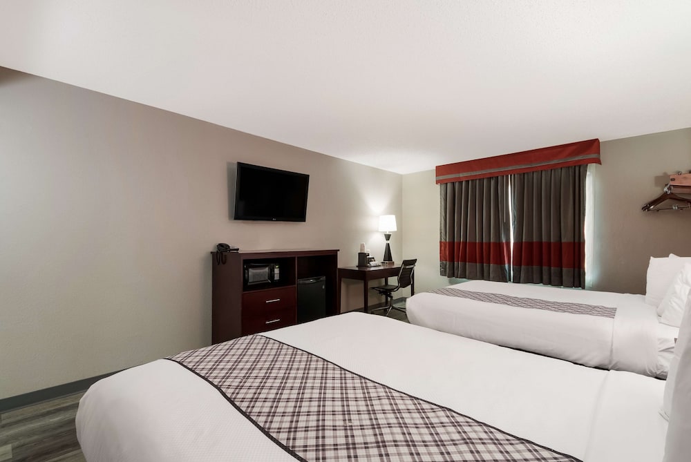 Standard Room, 2 Queen Beds, Non Smoking, Refrigerator & Microwave - Photo 3