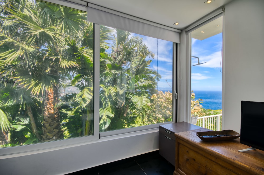 Panoramic Apartment, 1 Bedroom, Sea View, Garden Area with Hydromassage (Private entrance) photo 2