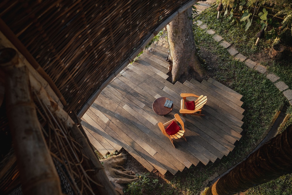 Tree House - One Bedroom Valley View