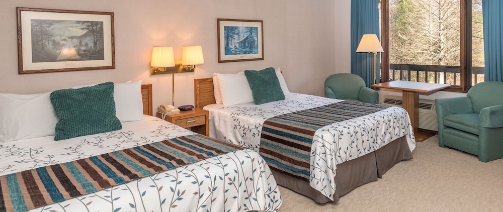 Deluxe Double Queen With Private Balcony