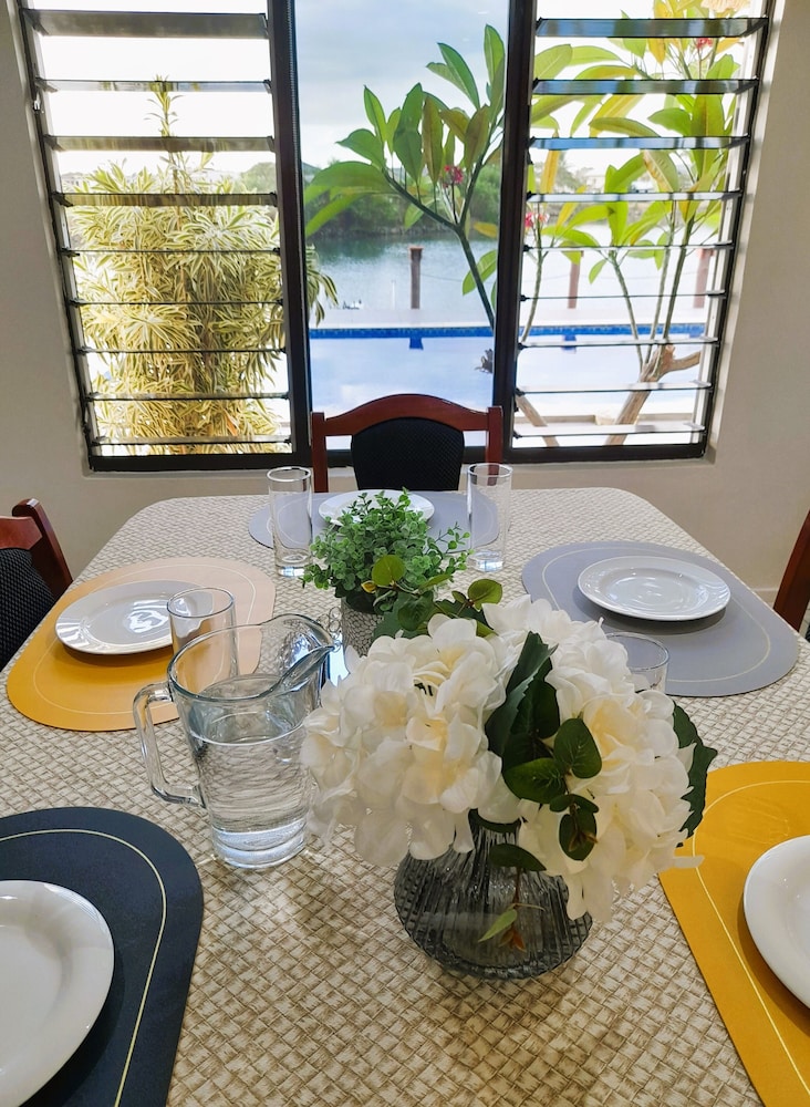 Family Apartment, 3 Bedrooms, Bay View, Beachfront photo 2