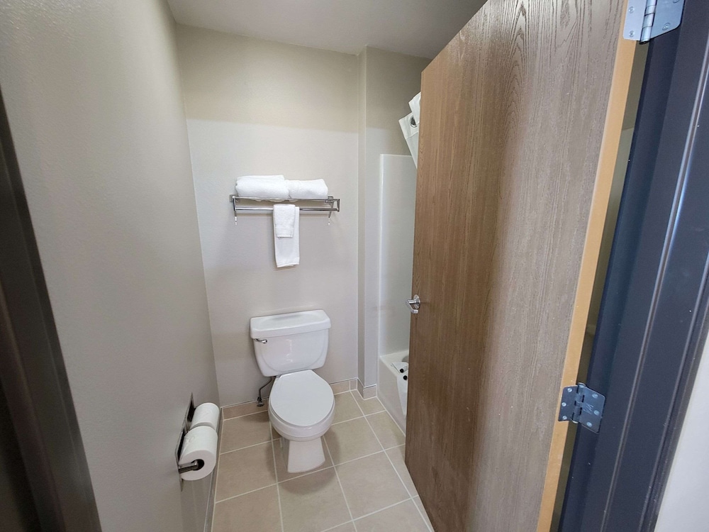 Room, Multiple Beds, Non Smoking - Photo 4