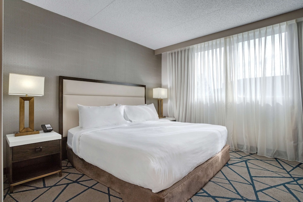 Suite, 1 Queen Bed with Sofa bed, Accessible (Hearing impaired) - Photo 1