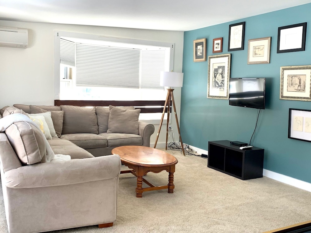 Family Room photo 3