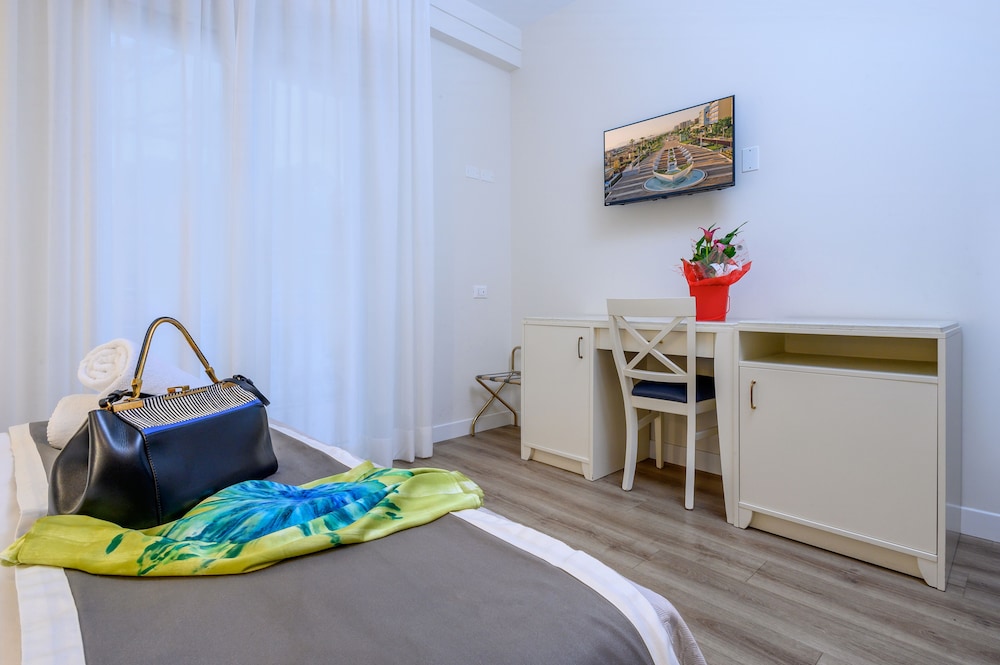 Standard Double or Twin Room - Photo 2