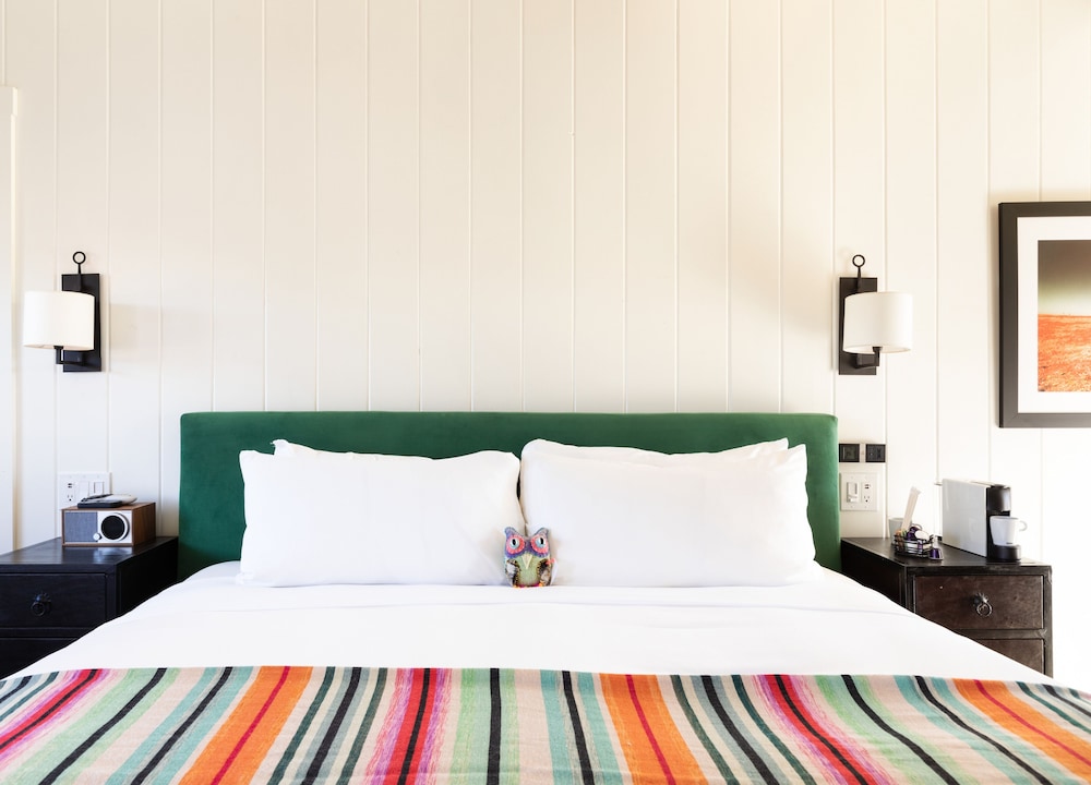 Superior Room, 1 King Bed, Patio photo 2