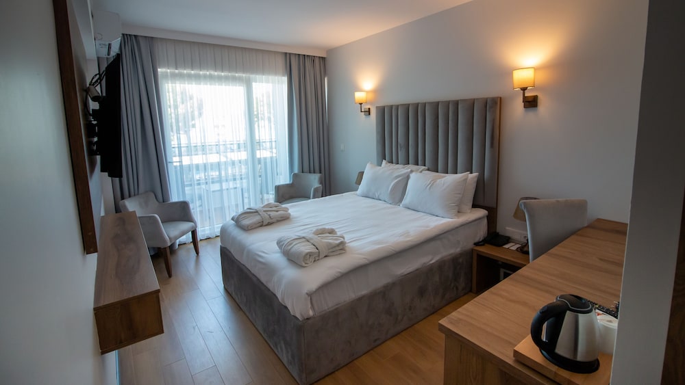 Standard Double Room, Lake View photo 1