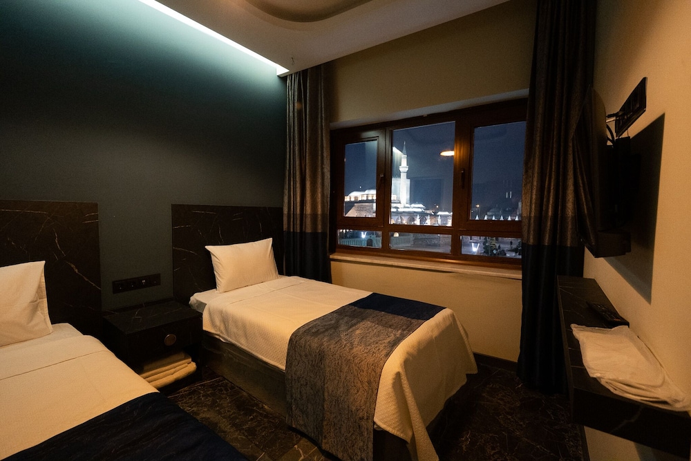 Deluxe Twin Room, City View