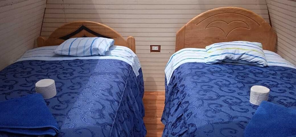 Basic Cabin, 2 Twin Beds, Mountain View photo 1