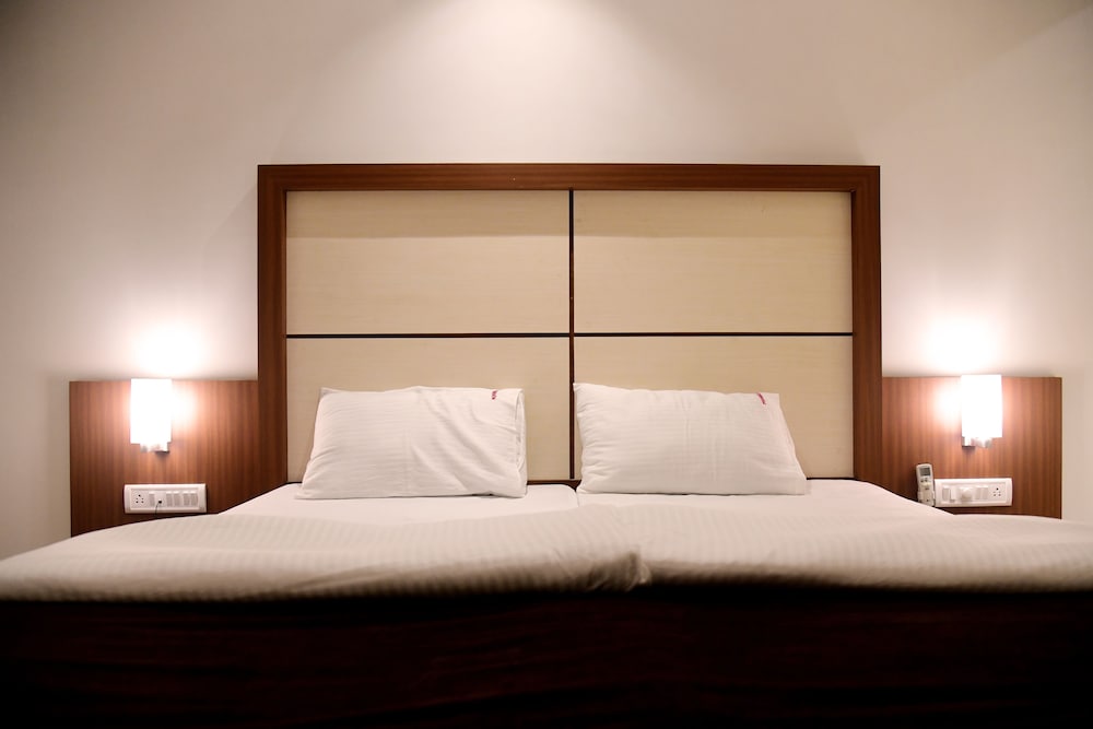 Deluxe Room - Photo 13