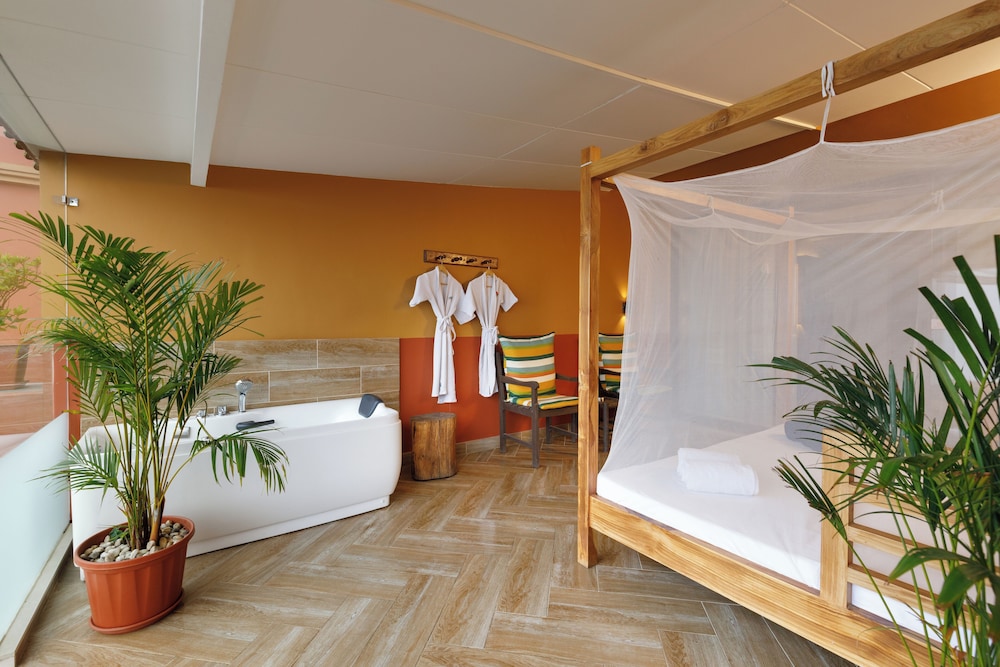 Junior Suite Heritage Wing - Photo 6