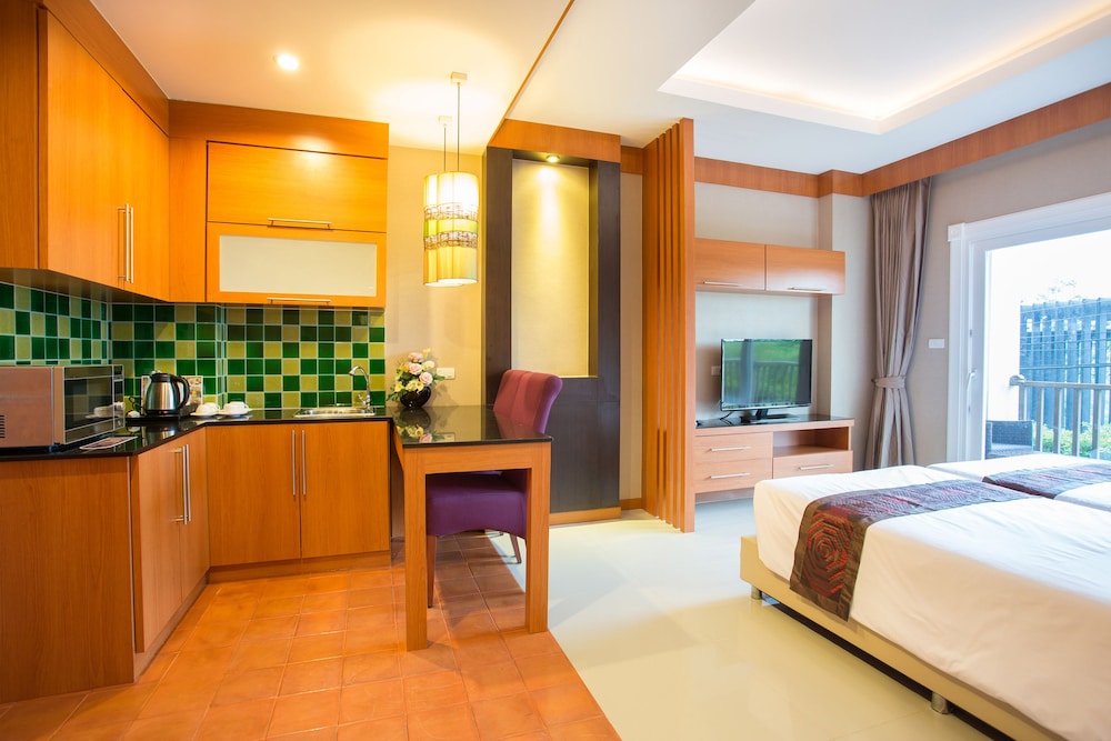 Family Room, 2 Bedrooms, Kitchenette photo 2