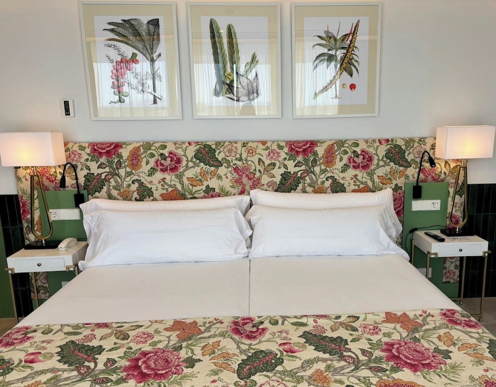 Superior Room, Terrace, City View - Photo 4