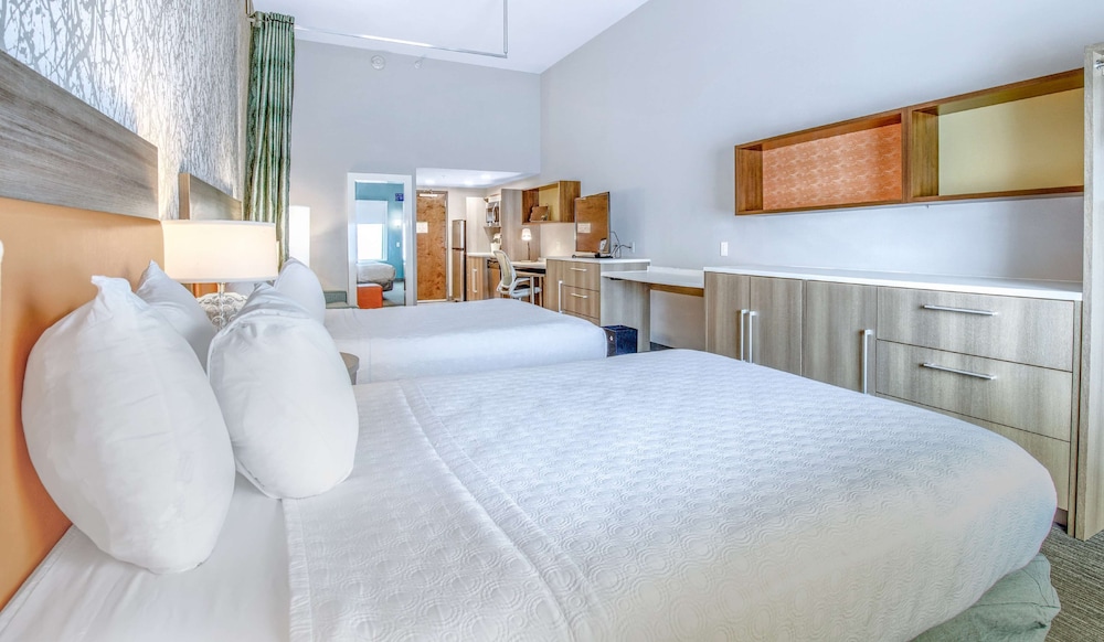 Studio, 2 Queen Beds, Accessible, Bathtub