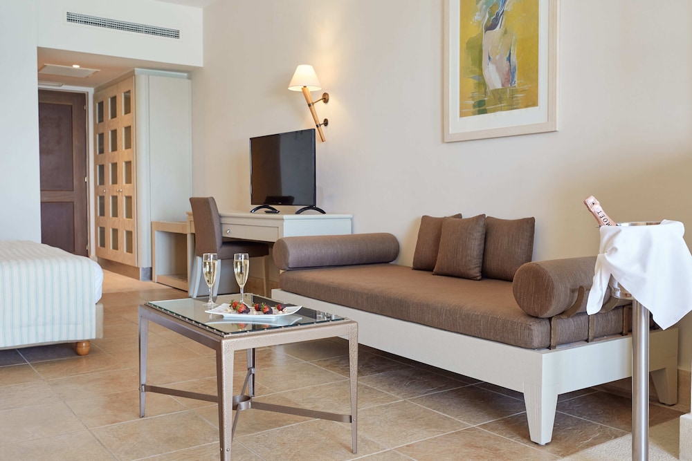 Junior Suite, Beachfront (Sharing Pool -AD) - Photo 5