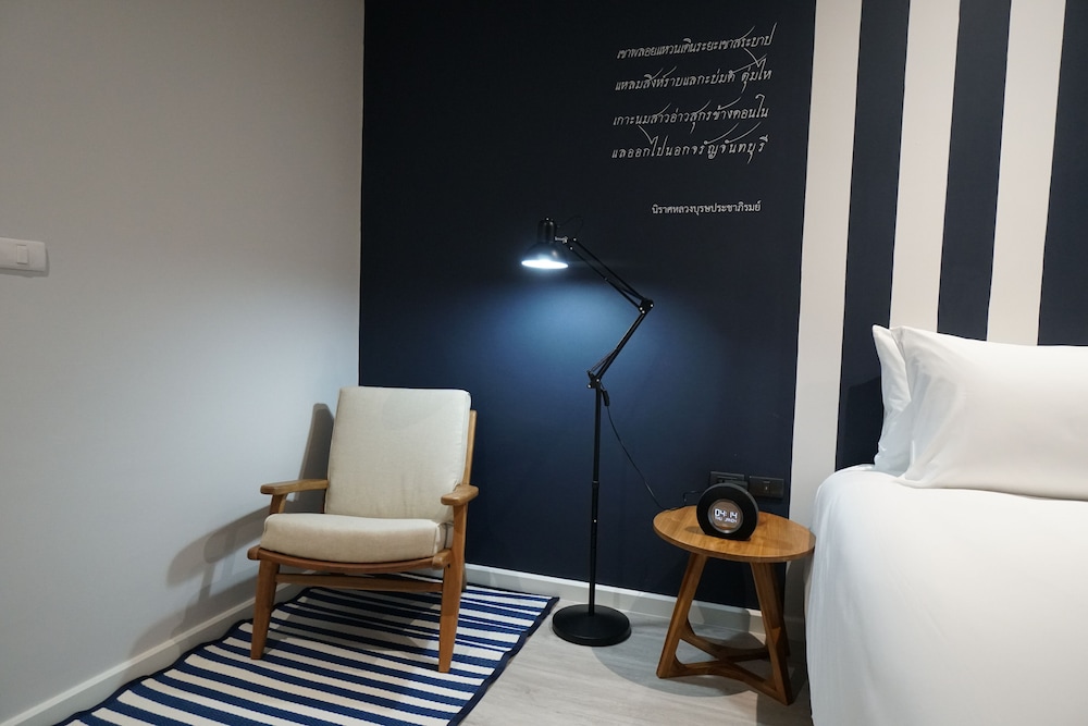 Deluxe Double Bed - Photo 2