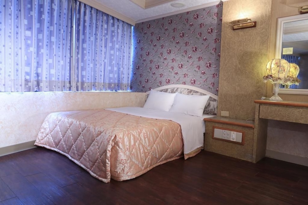 Classic Quadruple Room, 2 Double Beds, Non Smoking photo 3