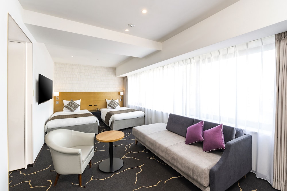 Premier Twin Room, Non Smoking (Eco Plan - No Cleaning Service) - Photo 1