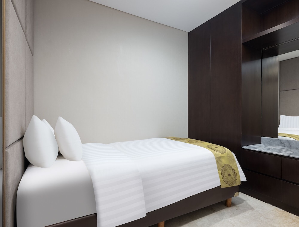 Family Suite, Pool View (2 Bedroom Suite with City View)
