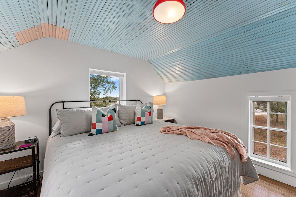 House, Multiple Beds, Hot Tub photo 2