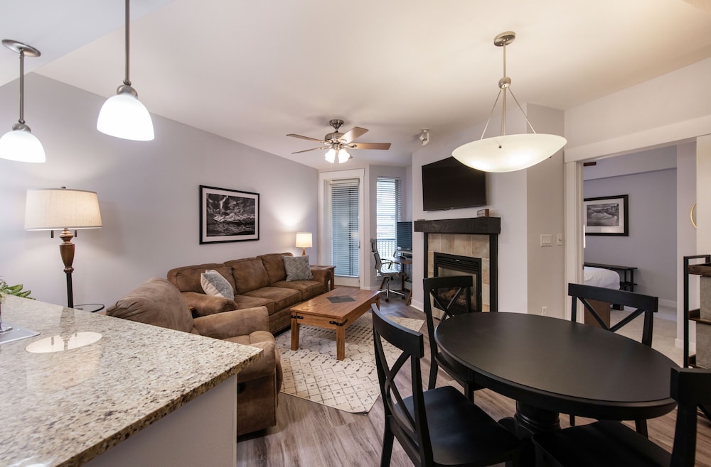 Condo, 1 Bedroom photo 2