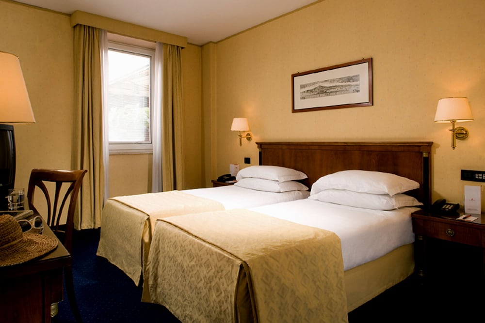 Standard Double or Twin Room - Photo 2