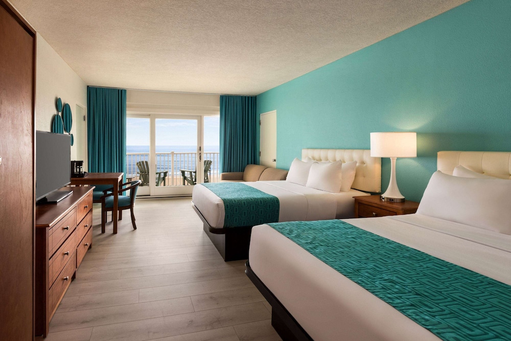 Premier Room, Oceanfront (2 Double Beds & 1 Sofa Bed) photo 1