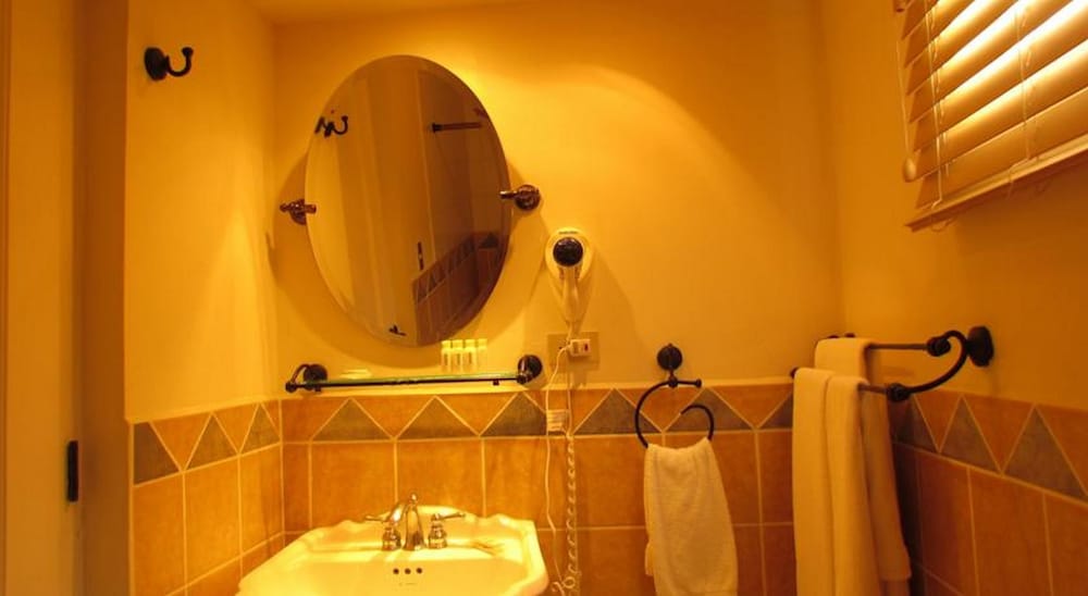 Deluxe Room, 1 King Bed, Sea View photo 2