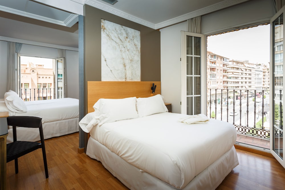 Quadruple Room (2 adults and 2 children) - Photo 9