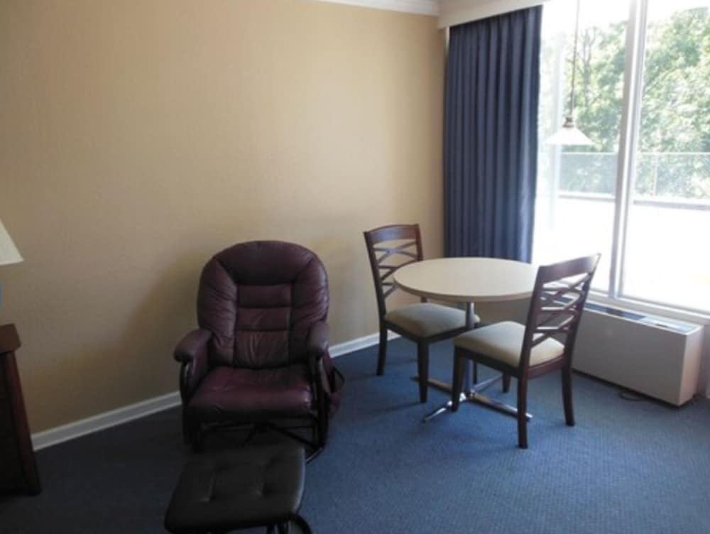 Deluxe Room, 2 Queen Beds, Non Smoking photo 2