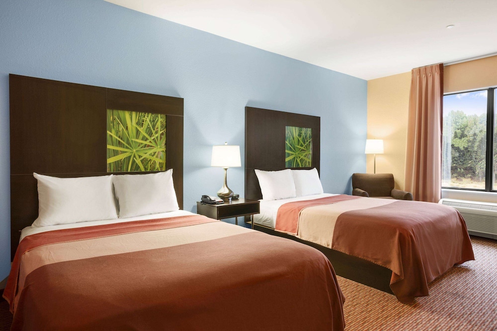 Standard Room, 2 Queen Beds - Photo 1