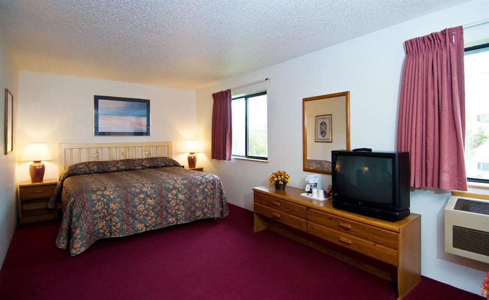 Suite, 1 King Bed, Non Smoking (Jacuzzi)  No Pets - Photo 3