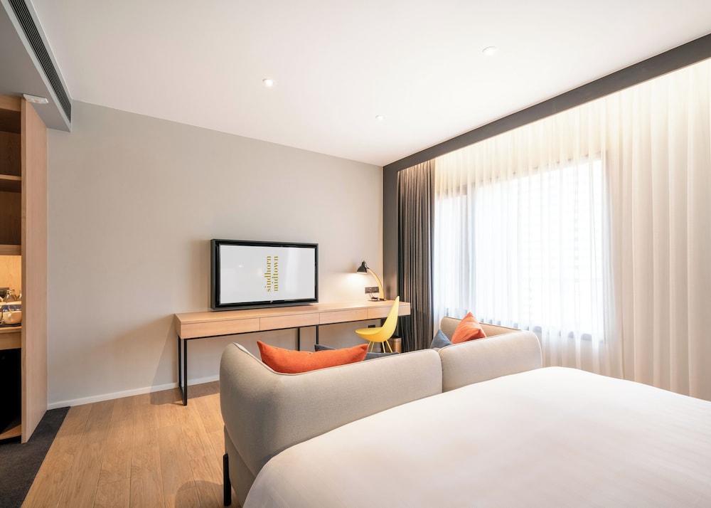 Standard Room, 1 King Bed, Accessible thumbnail 5