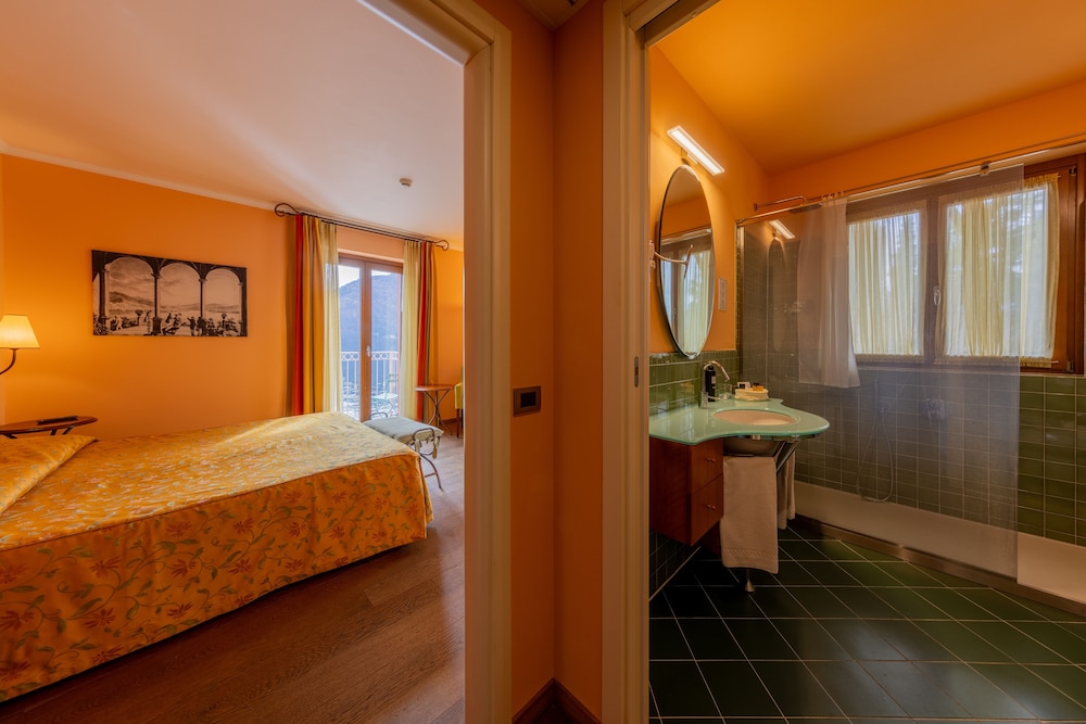 Double Room, Balcony, Lake View (.) photo 2