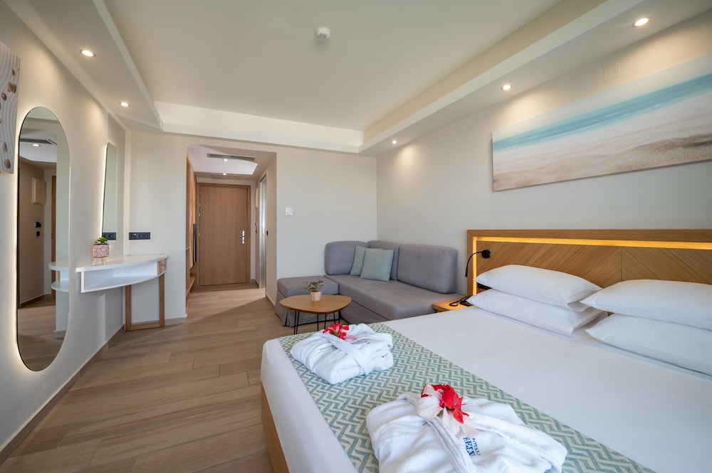 Superior Room, Sea View - Photo 4