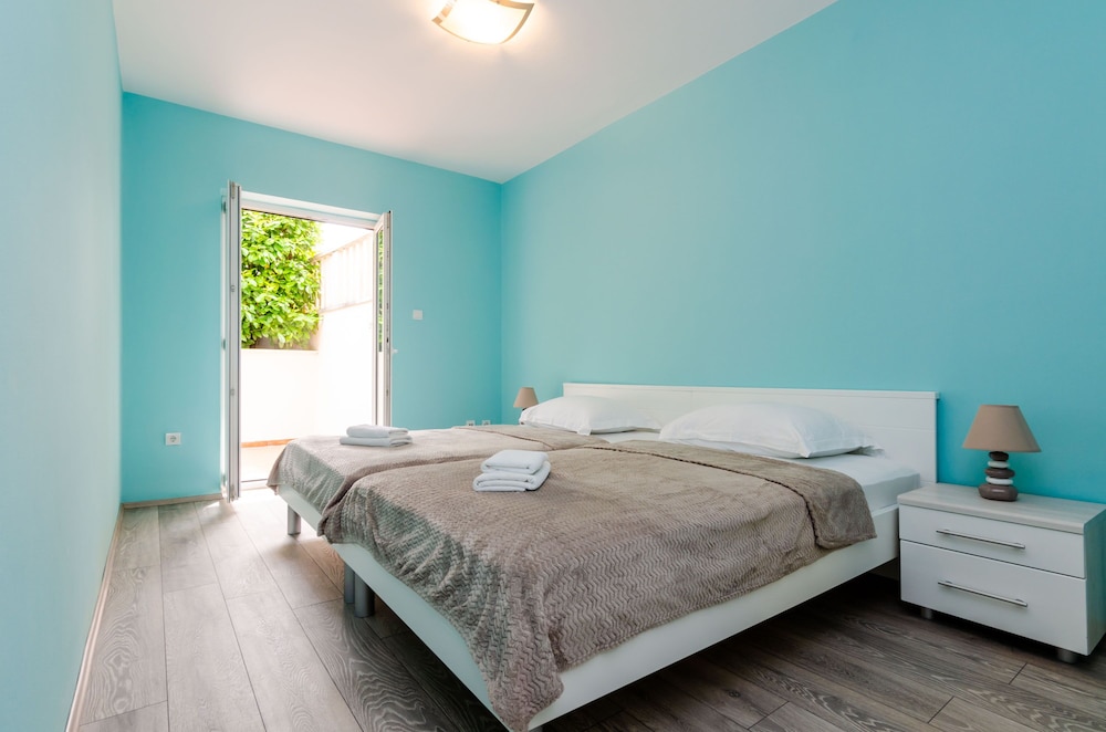 Apartment (One Bedroom Apartment With Terrace An)