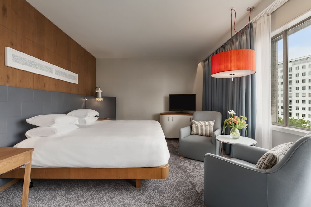 Room, 1 King Bed, Accessible - Photo 1
