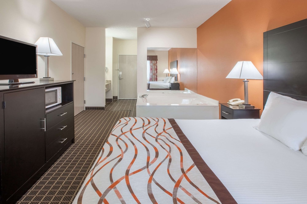 Upgraded, Standard Room, 1 King Bed photo 1